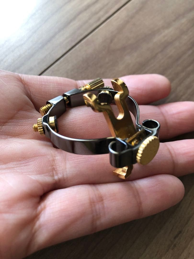 JLVアルトサックス用リガチャー　プラチナ