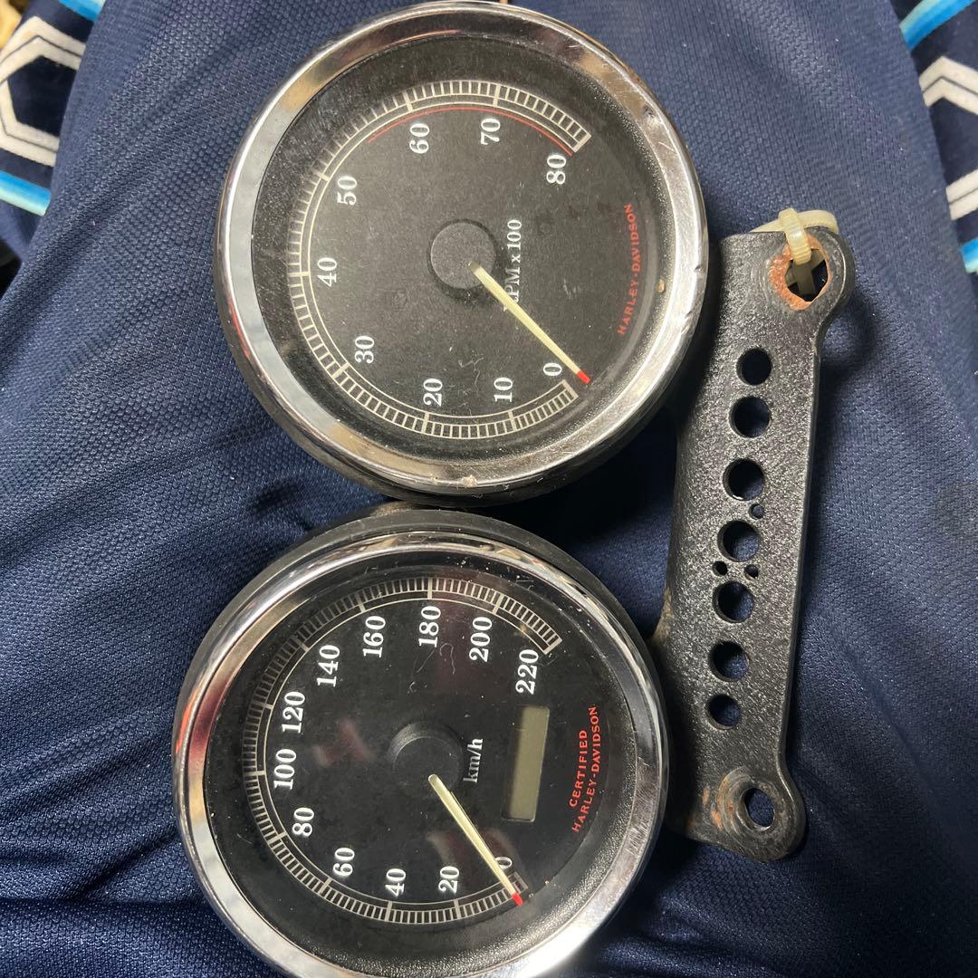 ハーレー純正スピードメーター・タコメーターステー付き中古動作未確認