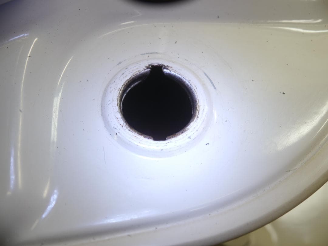 送料無料●2013年②◆コロナ　ホワイト 石油ストーブ 安全ガード付き