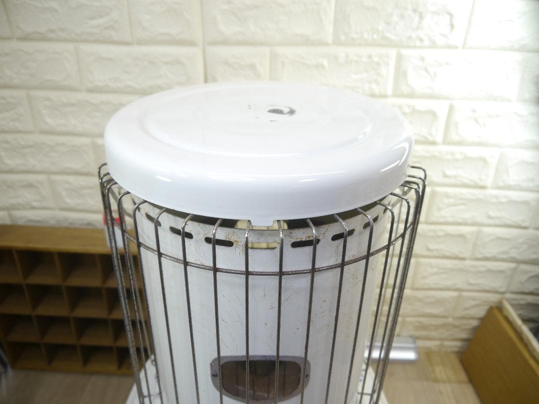 送料無料●2013年②◆コロナ　ホワイト 石油ストーブ 安全ガード付き