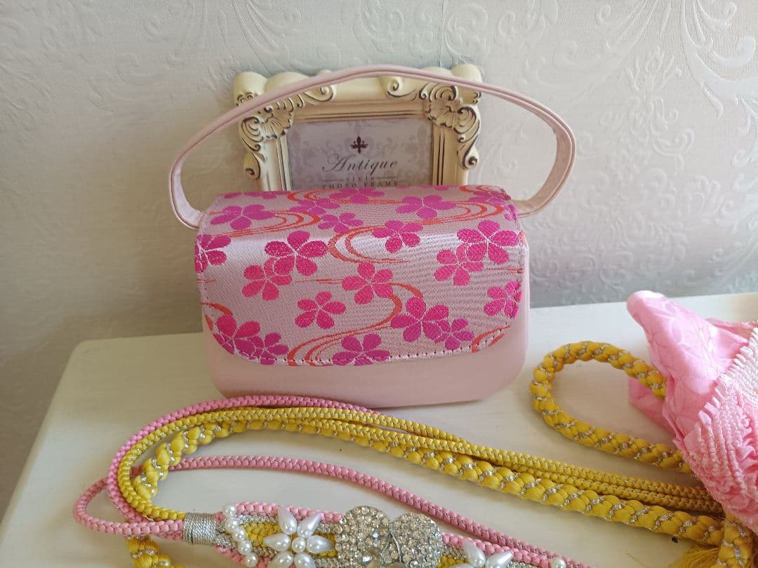 正絹☆刺繍☆白地に花模様の着物とピンク作り帯☆七五三ハーフ成人式フルセット