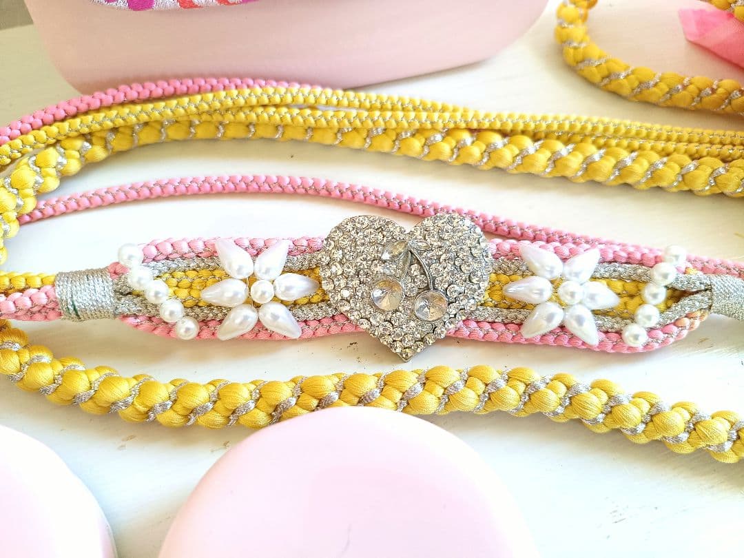 正絹☆刺繍☆白地に花模様の着物とピンク作り帯☆七五三ハーフ成人式フルセット