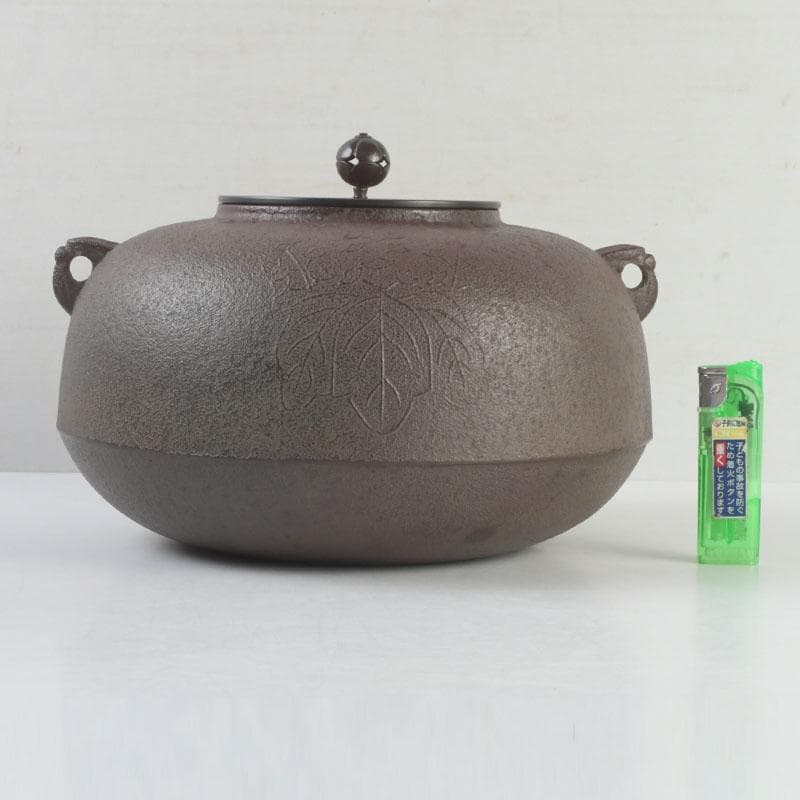 茶道具　人間国宝　釜師　高橋敬典作　菊桐文　政所釜　共箱　C　9452A