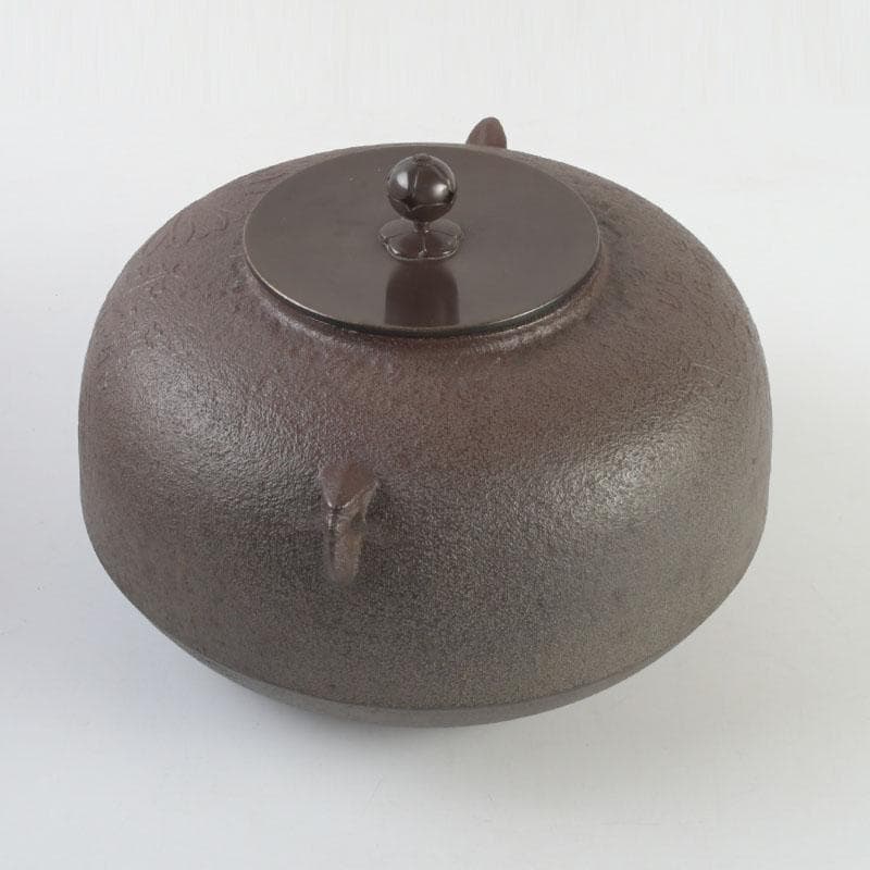 茶道具　人間国宝　釜師　高橋敬典作　菊桐文　政所釜　共箱　C　9452A