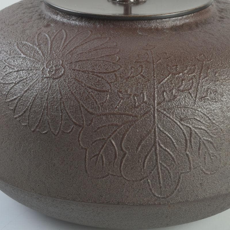 茶道具　人間国宝　釜師　高橋敬典作　菊桐文　政所釜　共箱　C　9452A