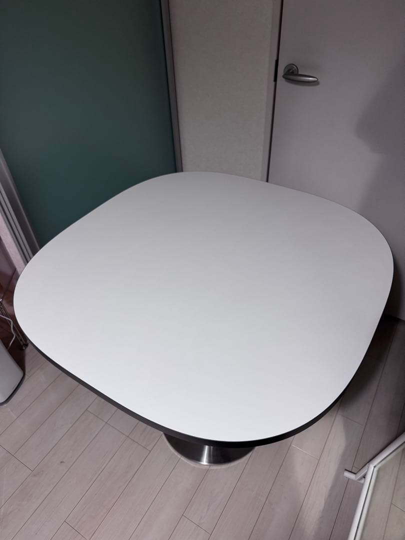【1/20まで出品】ラウンドスクエアダイニングテーブル 800mm 脚に凹みあり