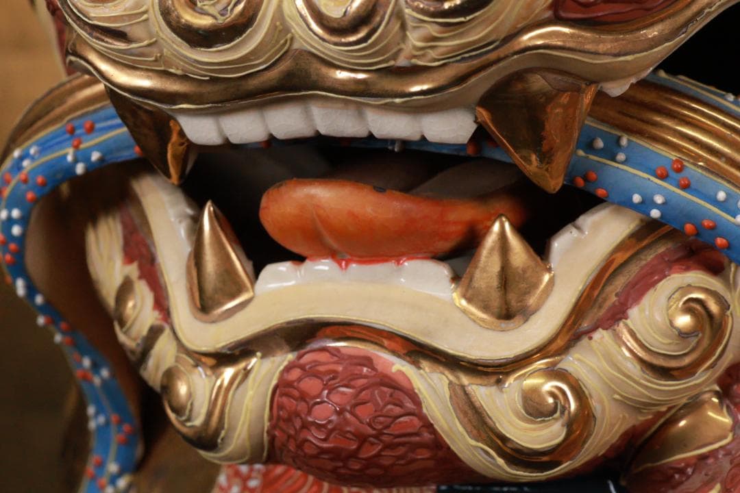 九谷焼　色絵金彩　玉乗り獅子　置物　床飾　高さ45㎝　巾56㎝　大型 BE948