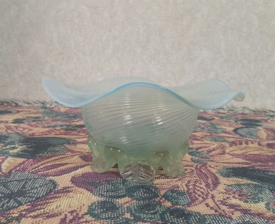 明治頃 乳白ぼかし 糸巻文 輪花和ガラス脚付鉢  氷コップ