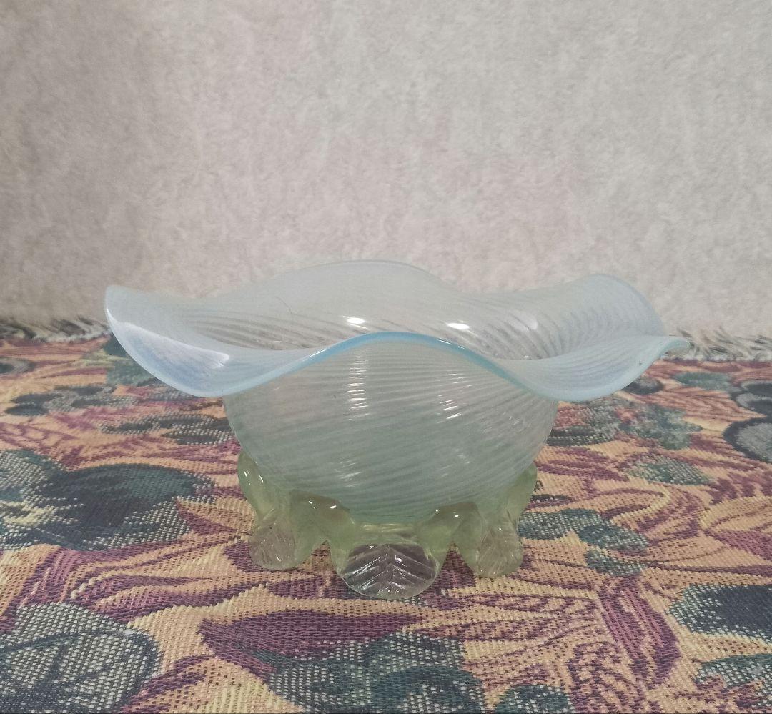 明治頃 乳白ぼかし 糸巻文 輪花和ガラス脚付鉢  氷コップ