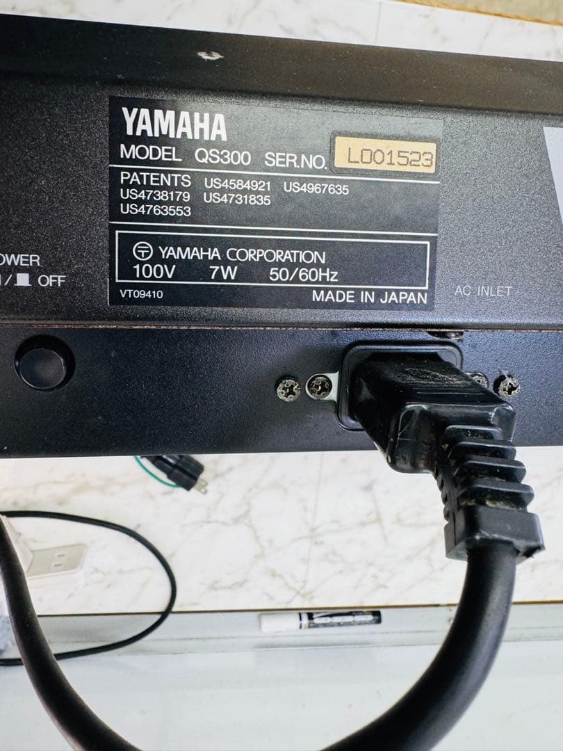 ヤマハ QS300 シンセサイザー 中古品 レトロ 電化製品 音楽 編集