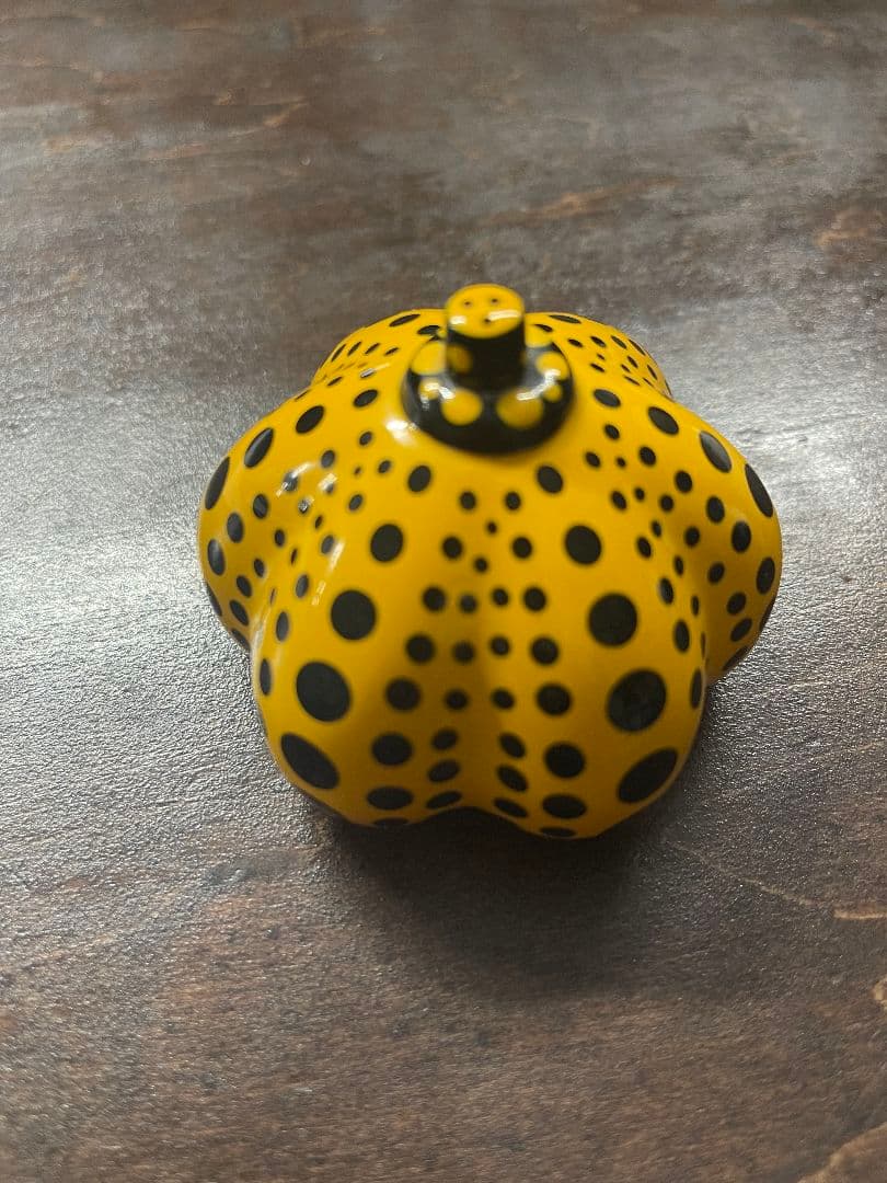 草間彌生 くさまやよい かぼちゃ 黄色 ペーパーウェイト パンプキン 黄色