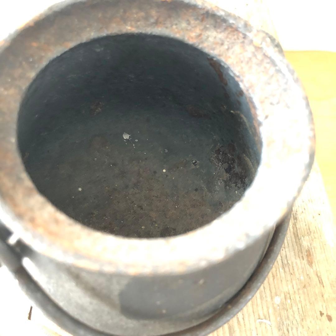 古い小さな鉄鍋（釜）　三ツ足　蓋付き　アンティーク　フランス　蚤の市　no.99