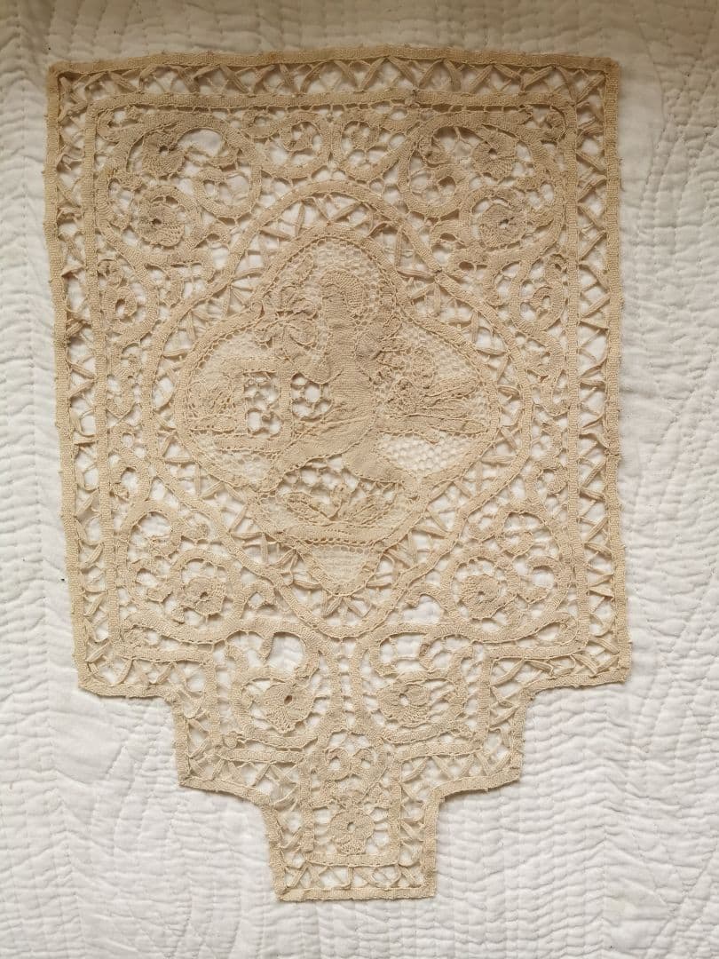 アンティークイタリア カントゥーレース 花を運ぶ草原のエンジェル トレイクロス