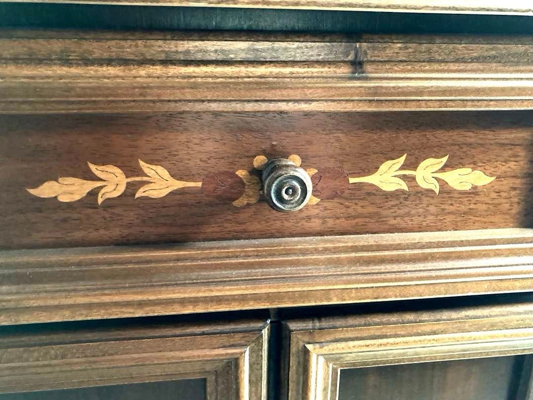 ブラウン木製キャビネット 引き出し付き