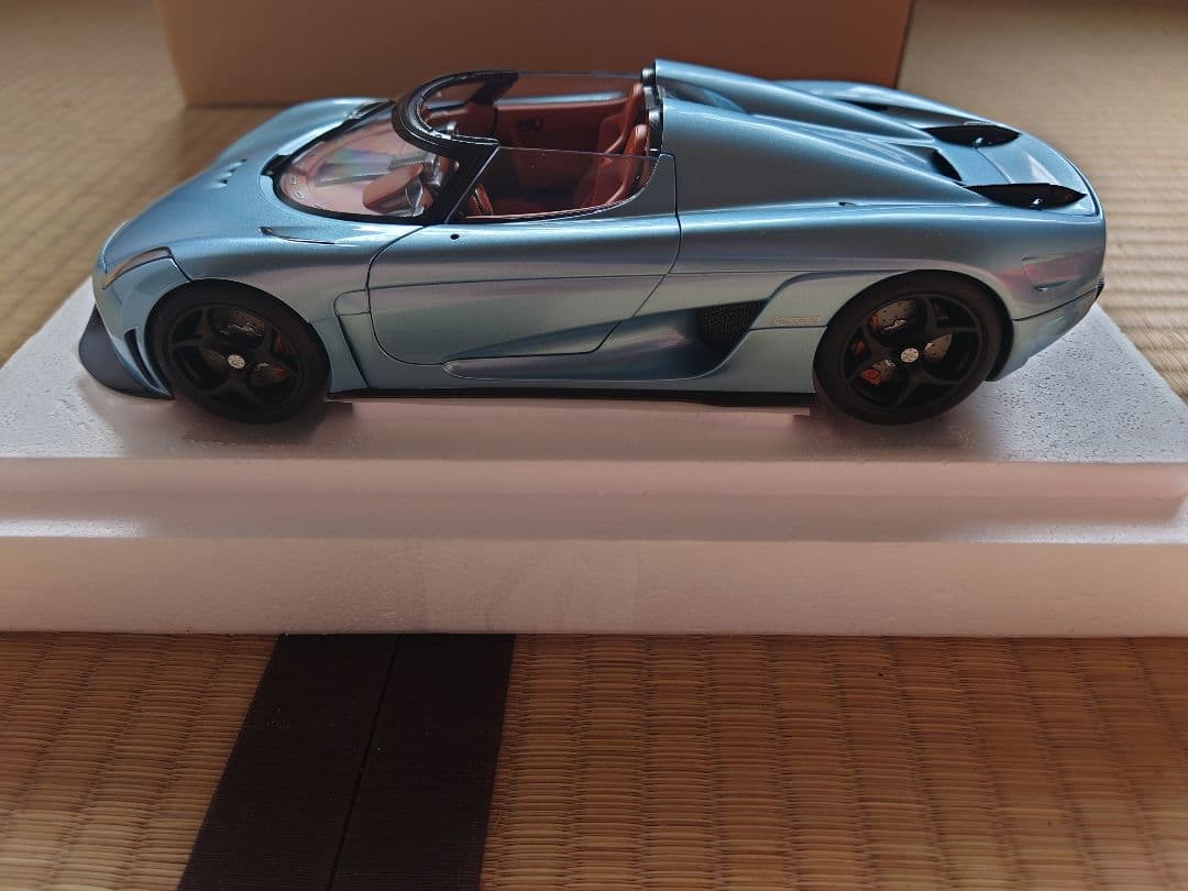 オートアート1/18ケーニグセグレゲーラ HORIZON BLUE