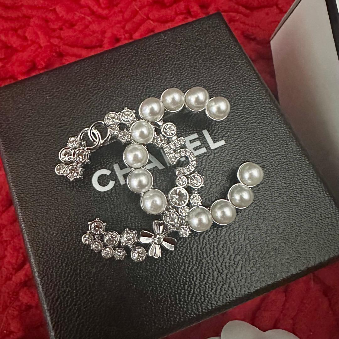 CHANEL/シャネル♡大人気！No5ブローチ/シルバー