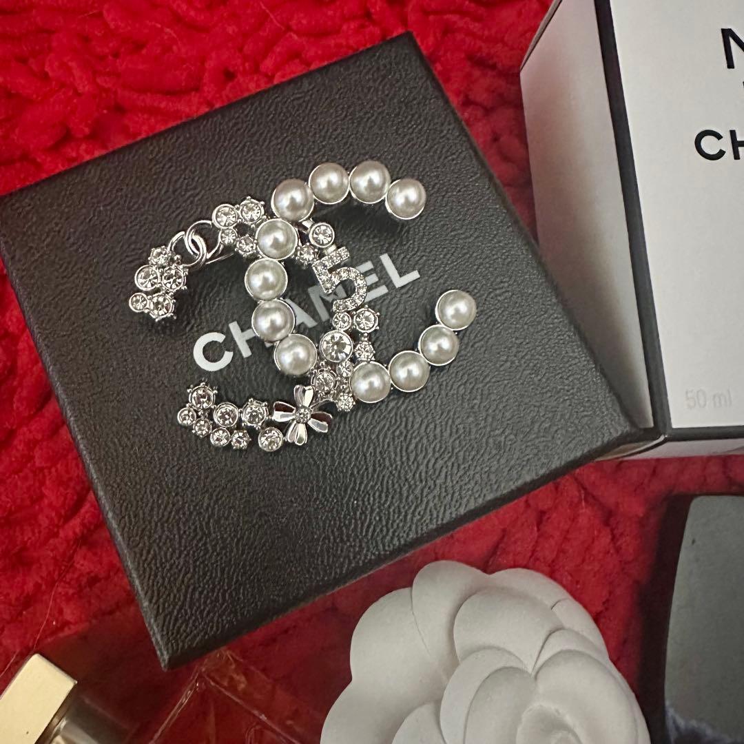 CHANEL/シャネル♡大人気！No5ブローチ/シルバー