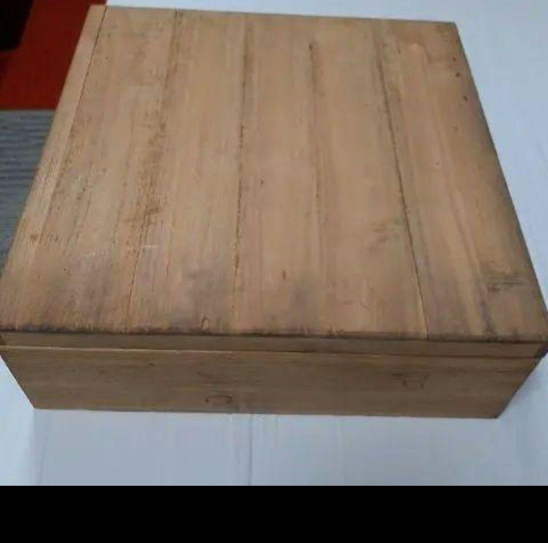 緑色の不規則な形の皿 ３０cm弱大皿一枚と１５cm中皿５枚のセット