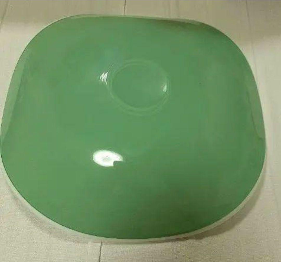 緑色の不規則な形の皿 ３０cm弱大皿一枚と１５cm中皿５枚のセット