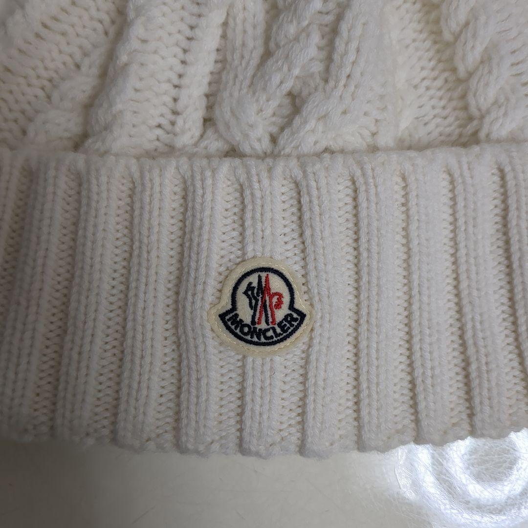 【モンクレール】ニット帽　ファー　白　ロゴワッペン　ポンポン