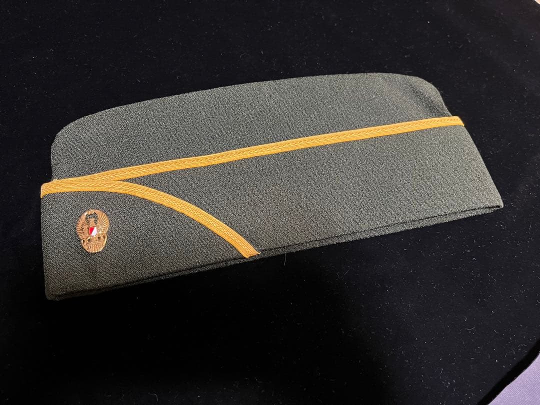 インドネシア国軍　陸軍の帽子2種とベルト　TNI