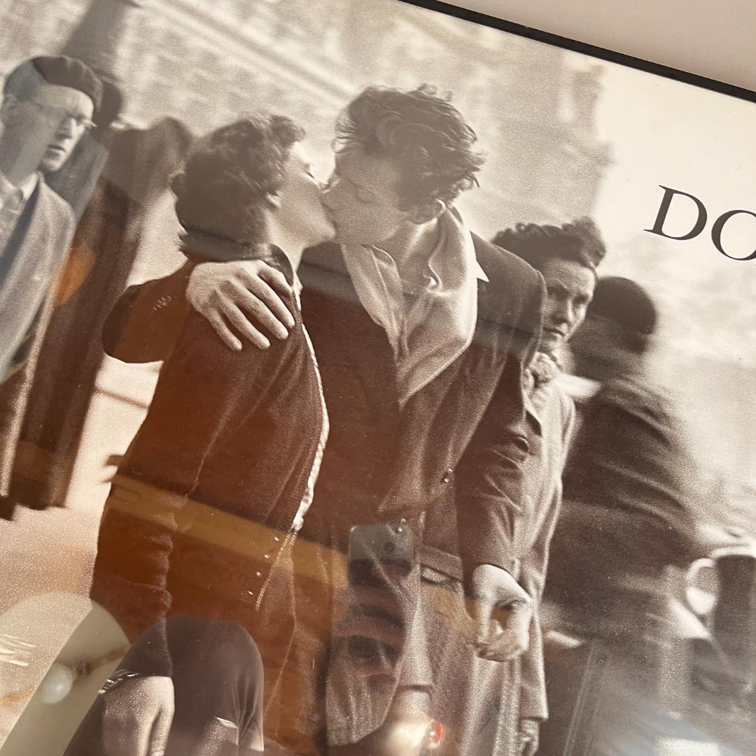 ロベールドアノー　パリ市庁舎前のキス　 Robert Doisneau