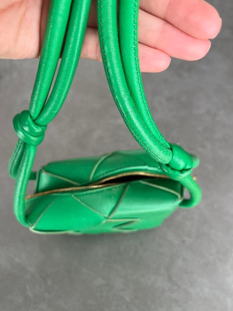 《bottega veneta》ミニカセットカメラバッグ