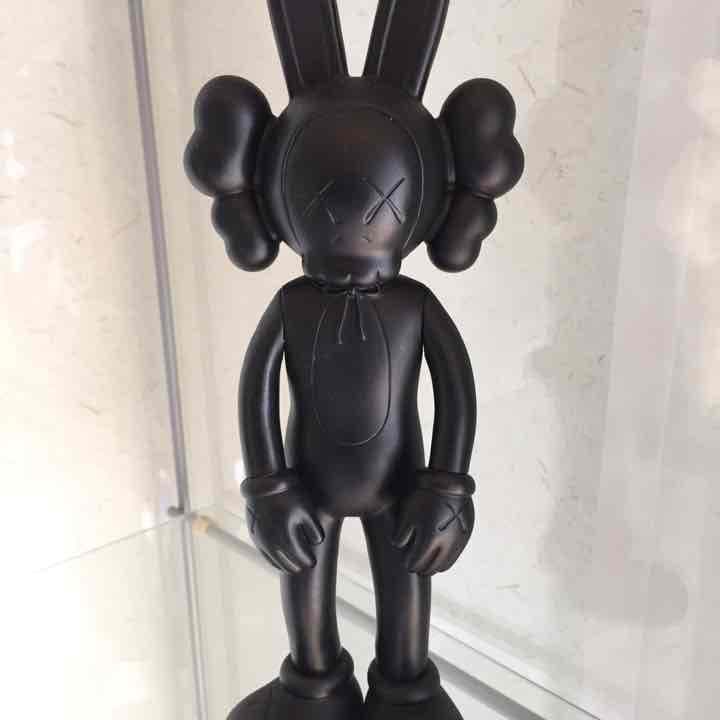 kaws accomplice black カウズ
