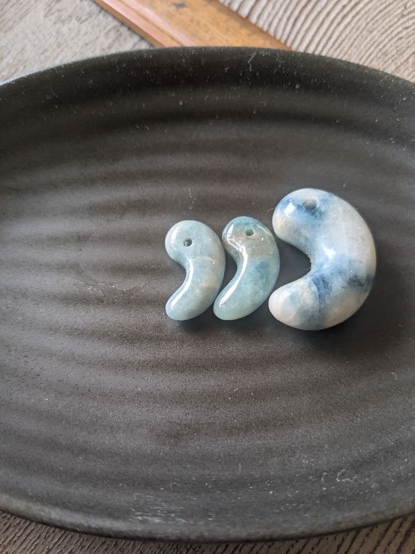 糸魚川コン沢翡翠♦勾玉No.②