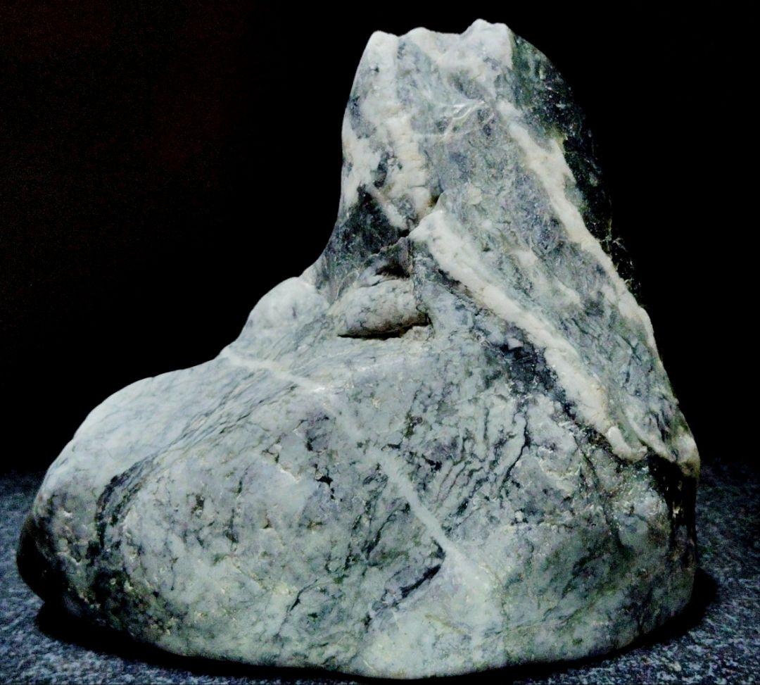 ★翡翠原石★糸魚川【コン・ザ・ワスーカル底カット3844ｇ】