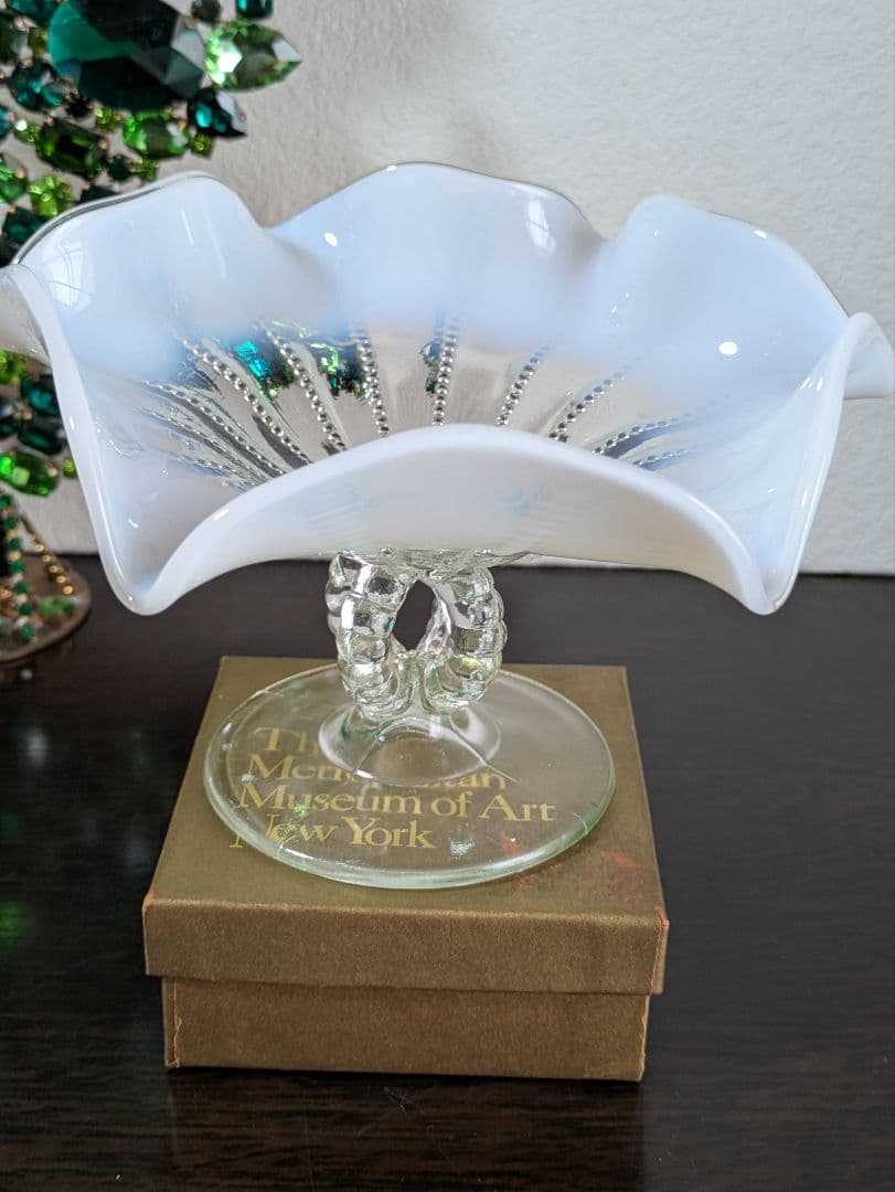 Northwood ホワイトオパルセント　花びら型 ガラスコンポート