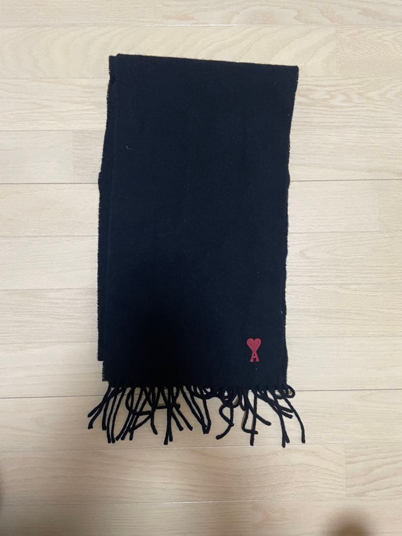 AMI PARIS黒　マフラー　美品