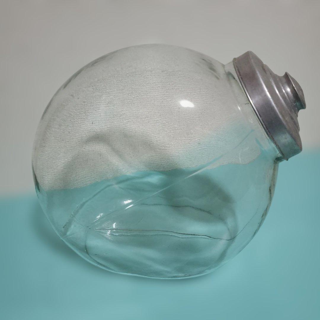 昭和レトロガラス製丸い瓶　 金属製蓋付き