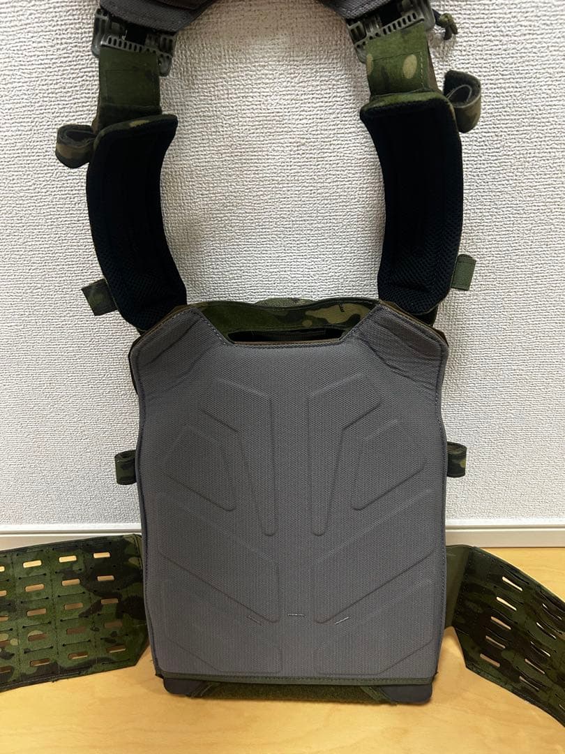 迷彩 プレートキャリア　マルチカムトロピック