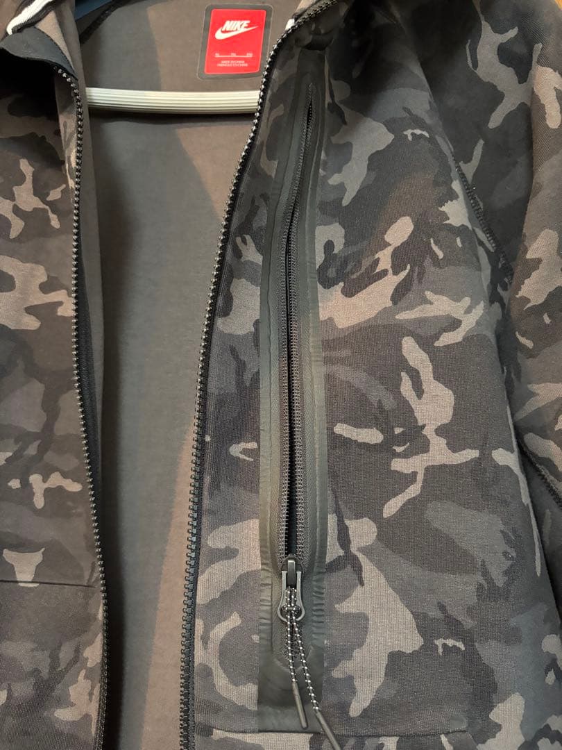 ナイキNIKEカモフラ・迷彩柄 フード付きパーカージャケット新品未使用