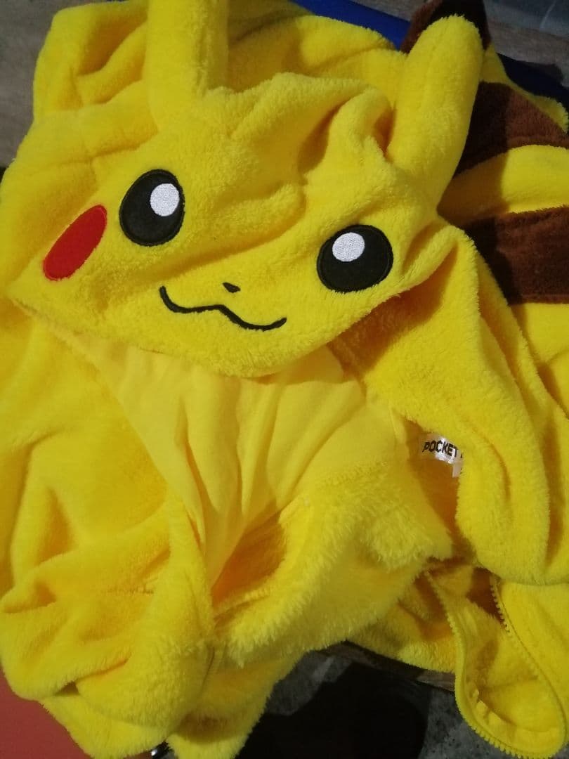 ピカチュウのコスプレ（じんま着用済み）