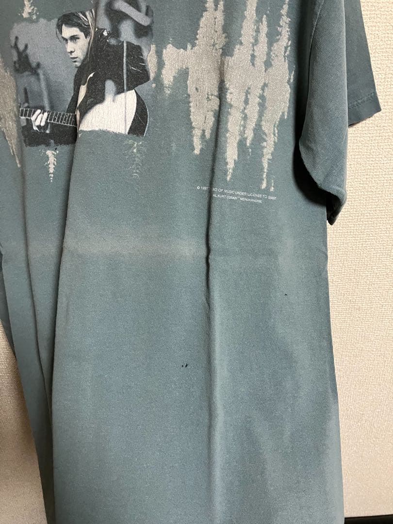  Cobain Tシャツ 公式