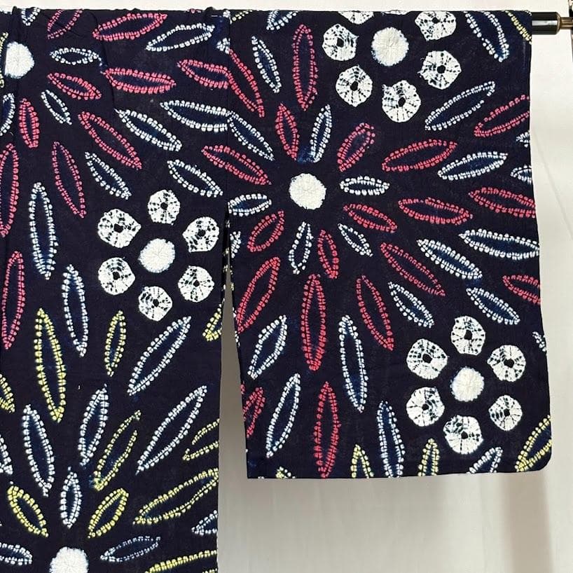 ゆりのはな　未使用品　絞り浴衣　有松鳴海絞り　総絞り　浴衣　紺色系　綿　I402