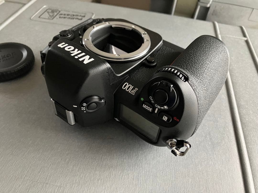 ニコンF100 AFフィルムカメラ実用品(難あり)