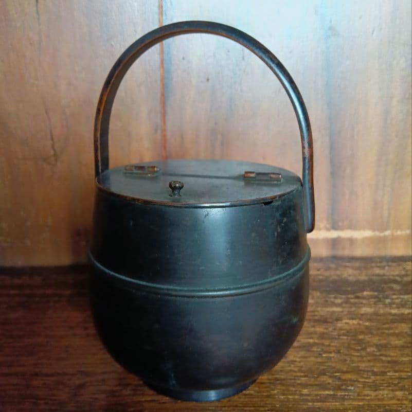 銅製　丸型蓋付き容器　灰皿　凹み有　ヴィンテージ　花器