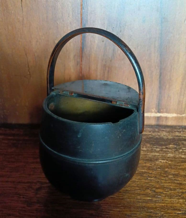 銅製　丸型蓋付き容器　灰皿　凹み有　ヴィンテージ　花器