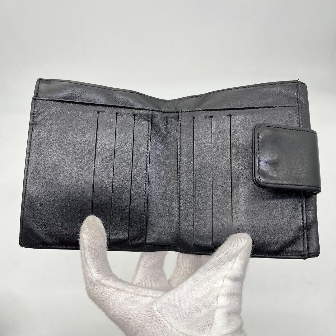 CHANEL 二つ折り財布 コンパクト ロゴ型押し 黒 レザー キルティング