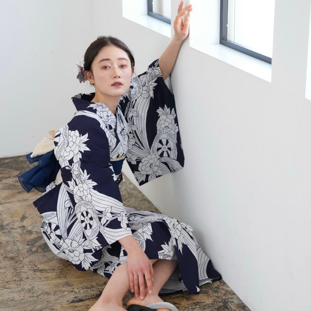 utatane 高級変わり織 浴衣3点セット 藍色に古典菖蒲と御所車