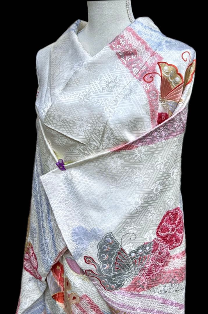 千總　振袖 白地 蝶と花模様 　刺繍　絞り　金彩　銀彩　正絹