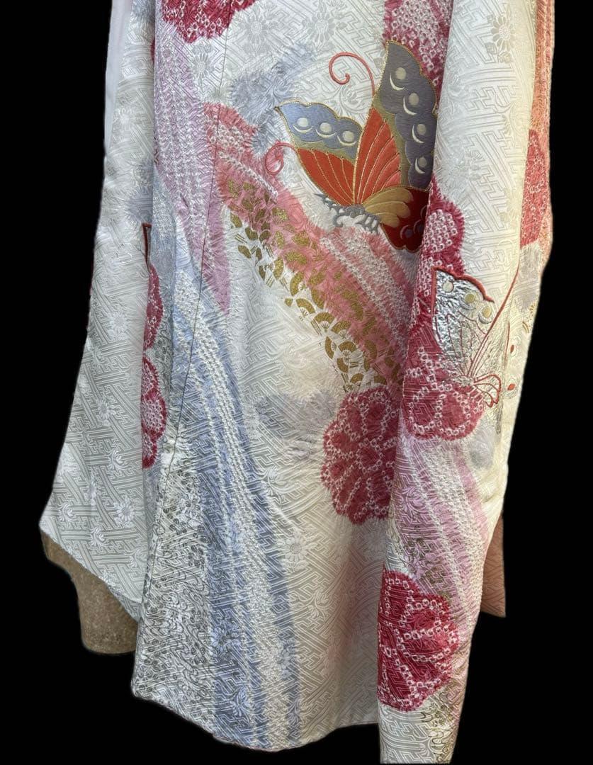 千總　振袖 白地 蝶と花模様 　刺繍　絞り　金彩　銀彩　正絹