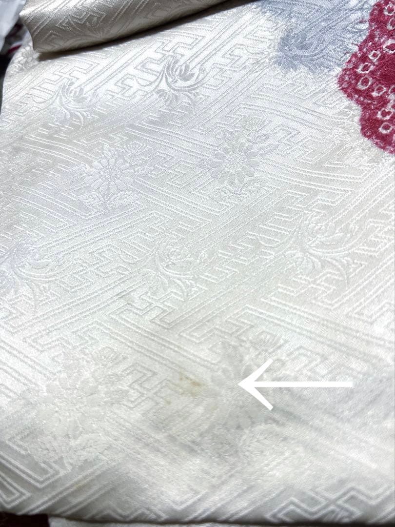 千總　振袖 白地 蝶と花模様 　刺繍　絞り　金彩　銀彩　正絹