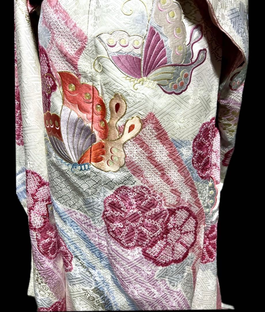 千總　振袖 白地 蝶と花模様 　刺繍　絞り　金彩　銀彩　正絹