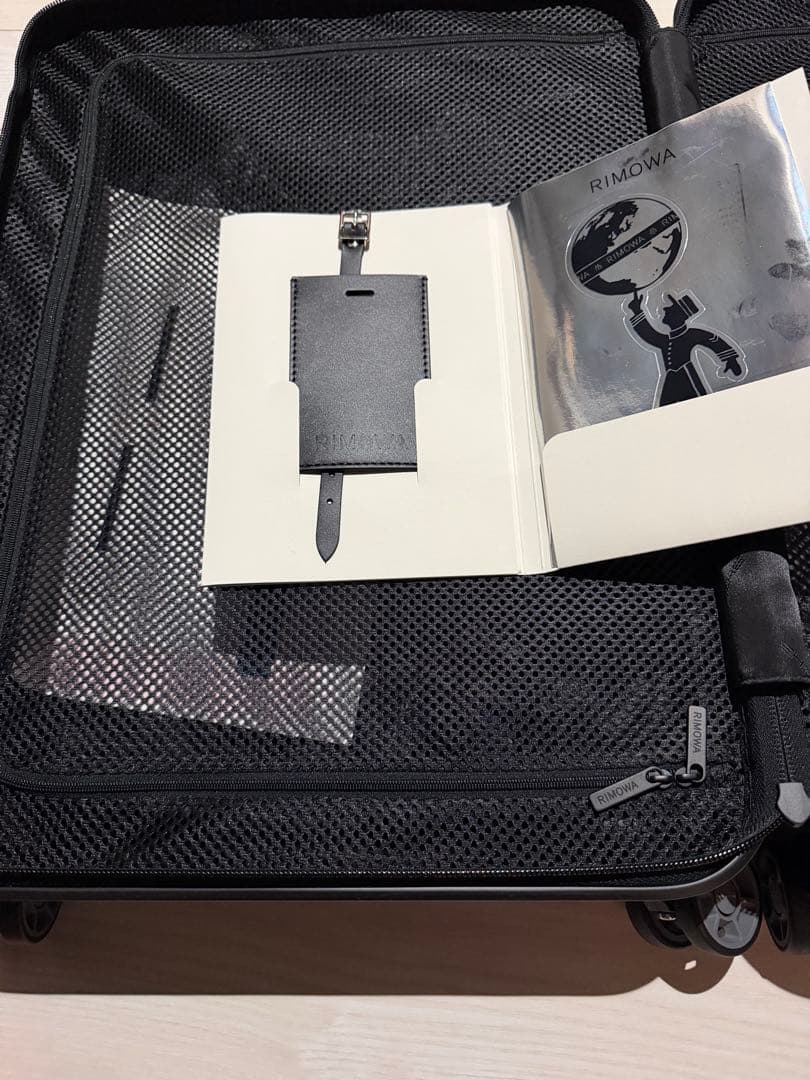 リモワ　ポルシェ キャリーケース シルバー