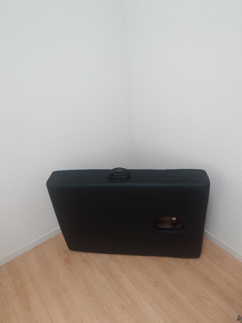 折りたたみベッド 黒 顔穴付き【エステベッド】【新品】