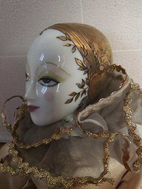 「アール・ヌーヴォー」時代のお人形　ピエロのような雰囲気